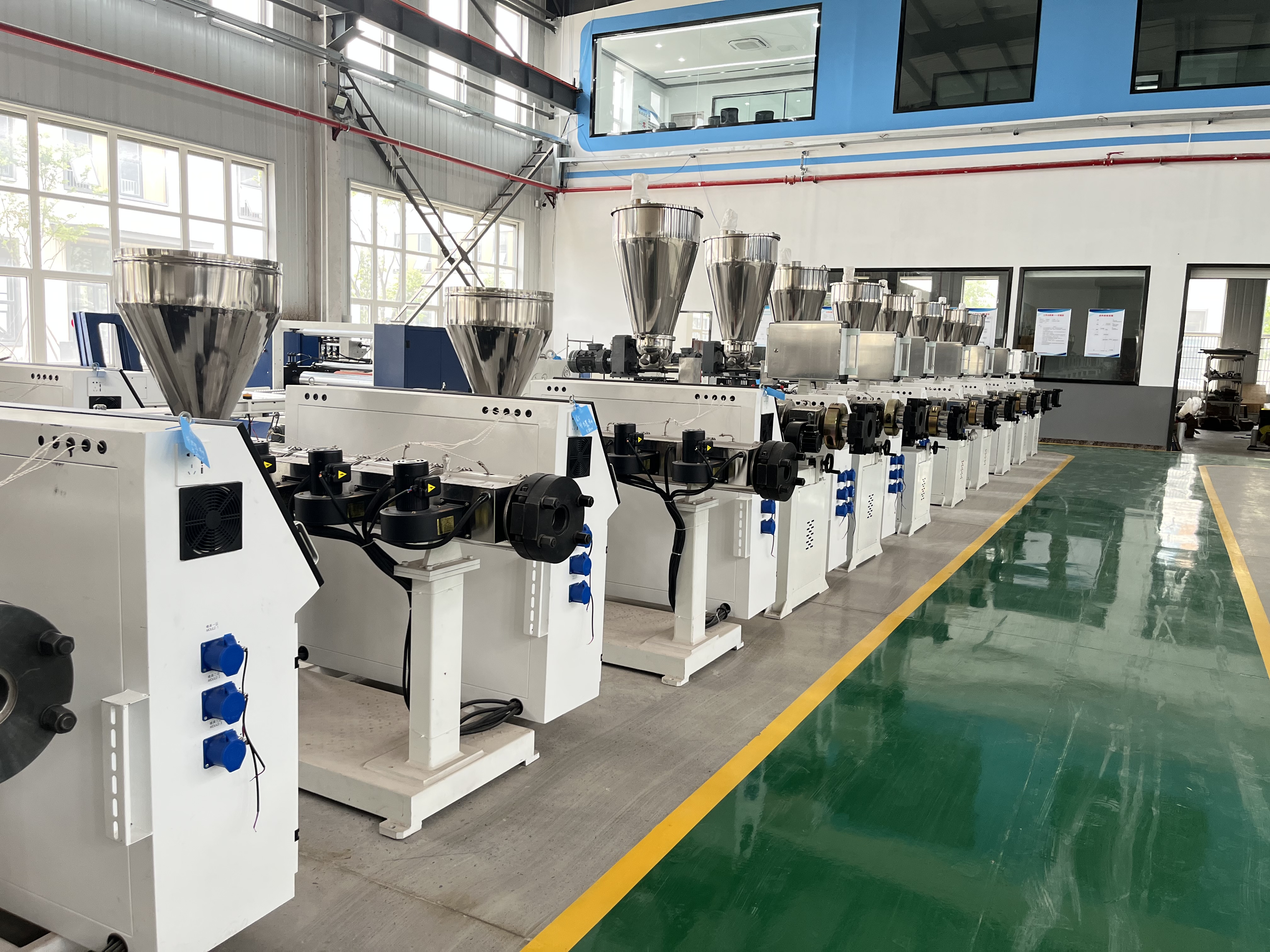 Plastik ekstruderin ürün özellikleri nelerdir?