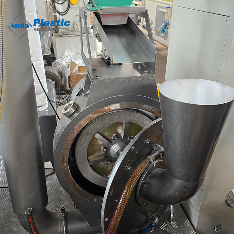 Anda Ağır hizmet tipi enerji tasarrufu sağlayan PVC Pulverizer Makinesi