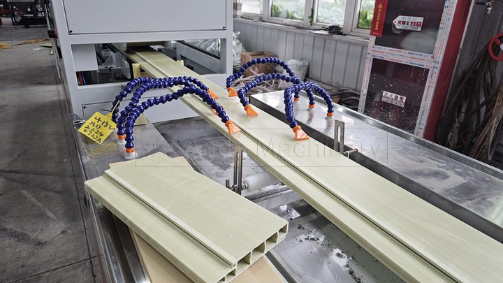 WPC kapı &ccedil;er&ccedil;evesi makinesi fiyatı