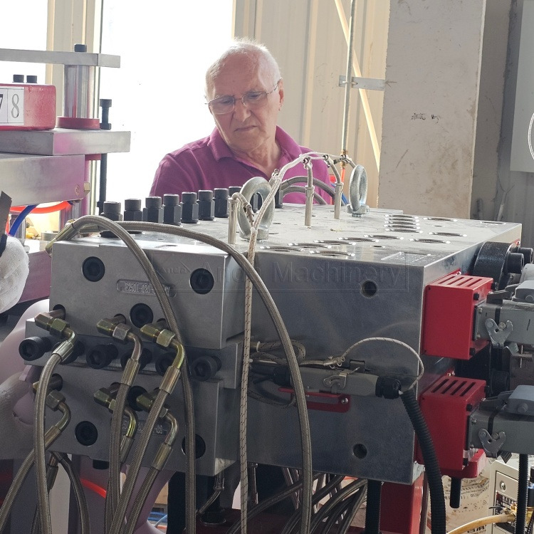 WPC Köpük Levha Üretim Hattı Yapma Makinesi